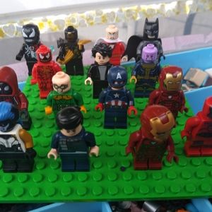 Lego minifigures SUPRISE box